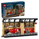 LEGO® Harry Potter™ 76450 Knižní zarážka: Spěšný vlak do Bradavic - LEGO® Harry Potter LEGO® Harry Potter™ Knižní zarážka: Spěšný vlak do Bradavic 76450
