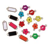 Playbox Plastové přívěsky s kovovým vzhledem 50 ks - Kreativní sady a materiály Playbox Plastové přívěsky s kovovým vzhledem 50 ks