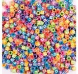 Playbox Barevné korálky 7 x 7 mm s písmenky 300 ks Playbox Barevné korálky 7 x 7 mm s písmenky 300 ks