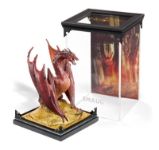 Hobit: Sběratelská figurka - Drak Šmak 18 cm Hobit: Sběratelská figurka - Drak Šmak 18 cm