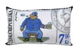 Švejk s půllitrem - poštovní známka/ Polštář 43x25cm - Josef Lada - Home deco Švejk s půllitrem - poštovní známka/ Polštář 43x25cm