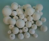 Kuličky z buničiny s dírkou - mix velikostí 12-30 mm (50 ks) Kuličky z buničiny s dírkou - mix velikostí 12-30 mm (50 ks)