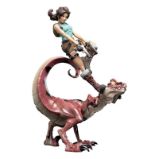 Tomb Raider figurka - Lara Croft a Raptor 24 cm (Weta Workshop) - Pro fanoušky Tomb Raider figurka - Lara Croft a Raptor 24 cm (Weta Workshop)