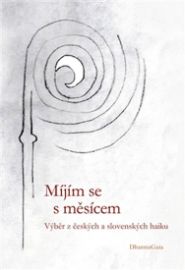 Míjím se s měsícem - Výběr z českých a slovenských haiku