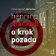 O krok pozadu