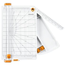 Fiskars Řezačka papíru SureCut A4, se zásobníkem