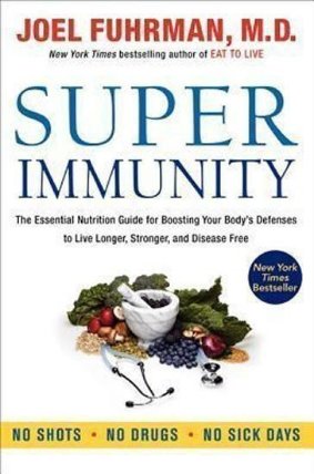 Super Immunity : The Essential Nutrition Guide for Boosting Your Body´s Defenses to Live L
