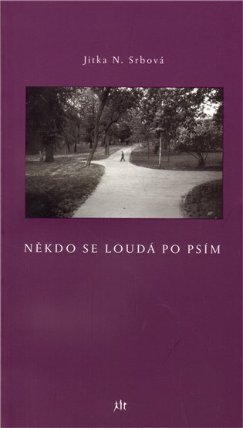 Někdo se loudá po psím