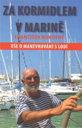 Za kormidlem v marině