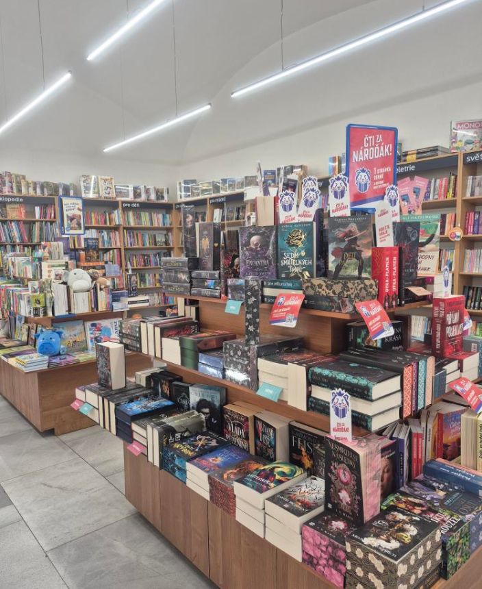 Knihkupectví Luxor, Žatec (2) - Náměstí Svobody 52, Žatec