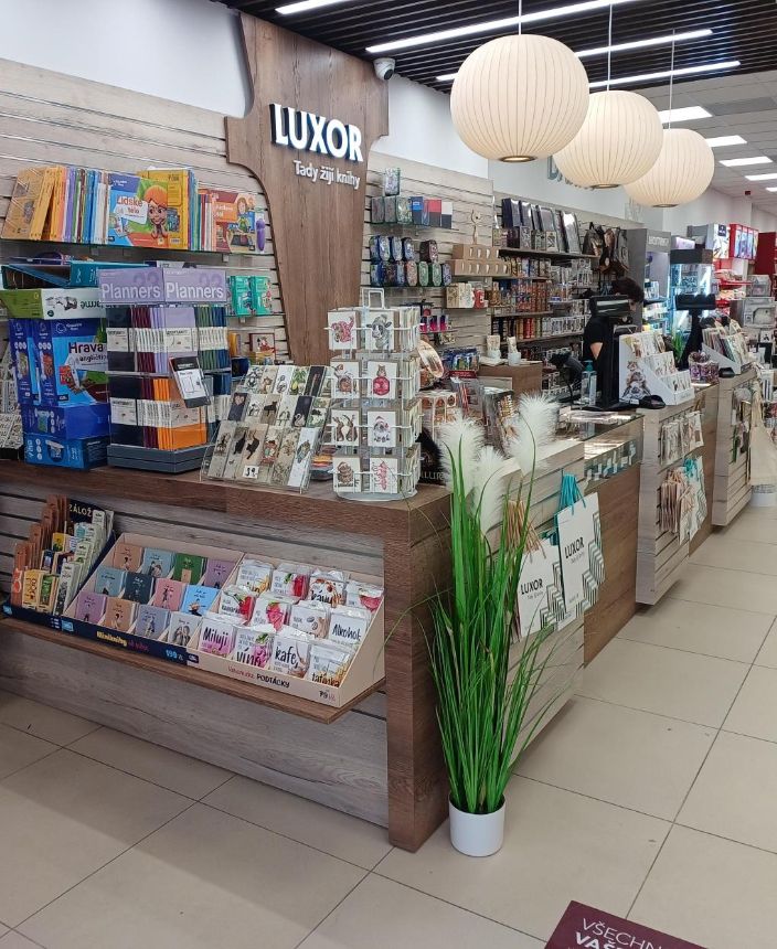 Knihkupectví Luxor, Palác Magnum, Pardubice (3) - Třída Míru 2800, Pardubice