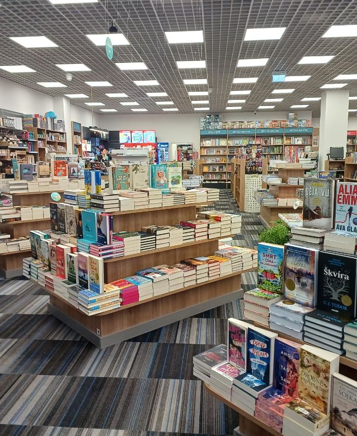 Knihkupectví Luxor, Novo Plaza, Praha (5) - Novodvorská 136, Praha