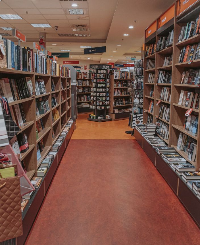 Knihkupectví Luxor, Zlaté jablko, Zlín (2) - Náměstí Míru 174, Zlín